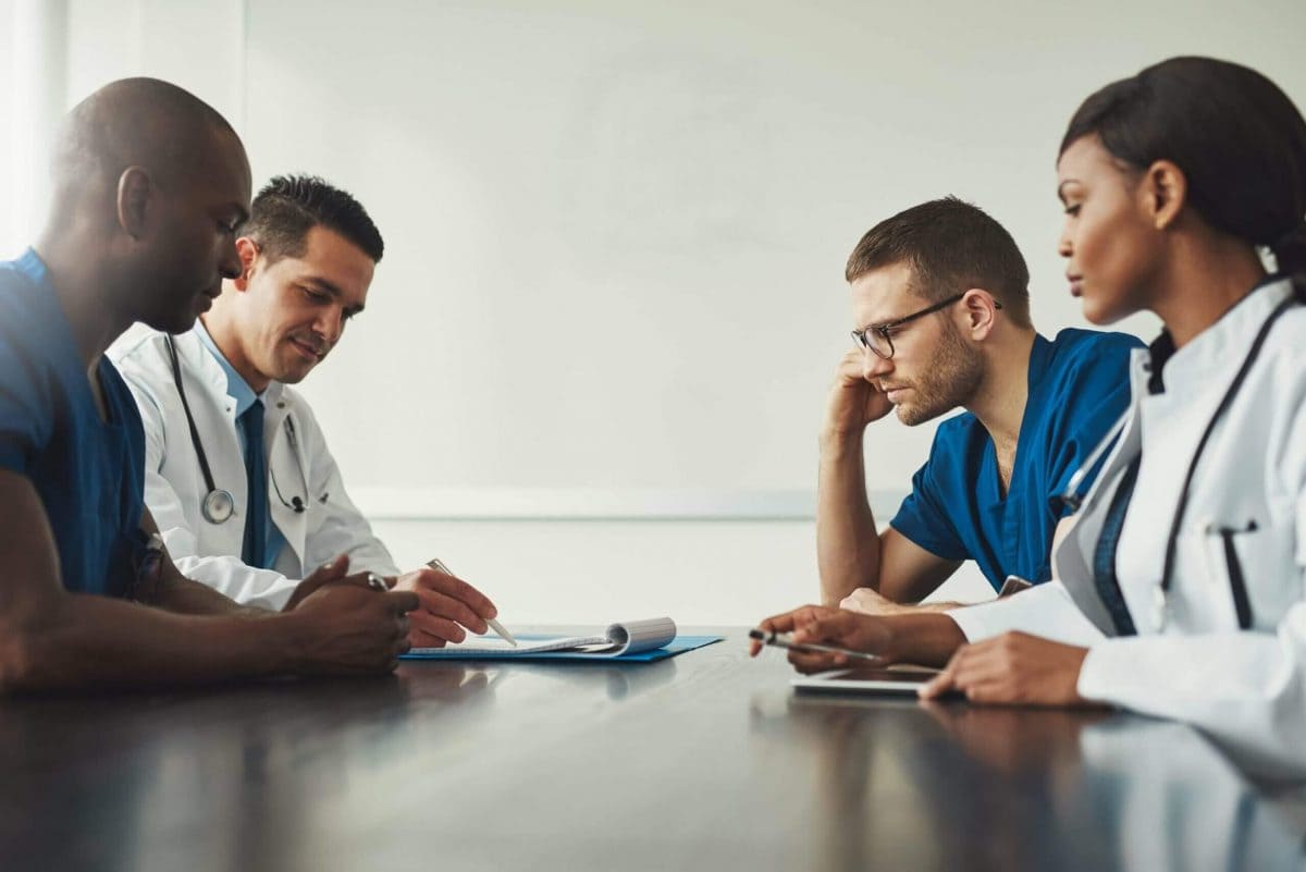 medical-staff-meeting-disucssing-the-key-to-hipaa-compliance-cloudapper