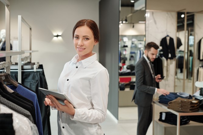 Inefficient Hourly Employee Hiring in the Retail Industry