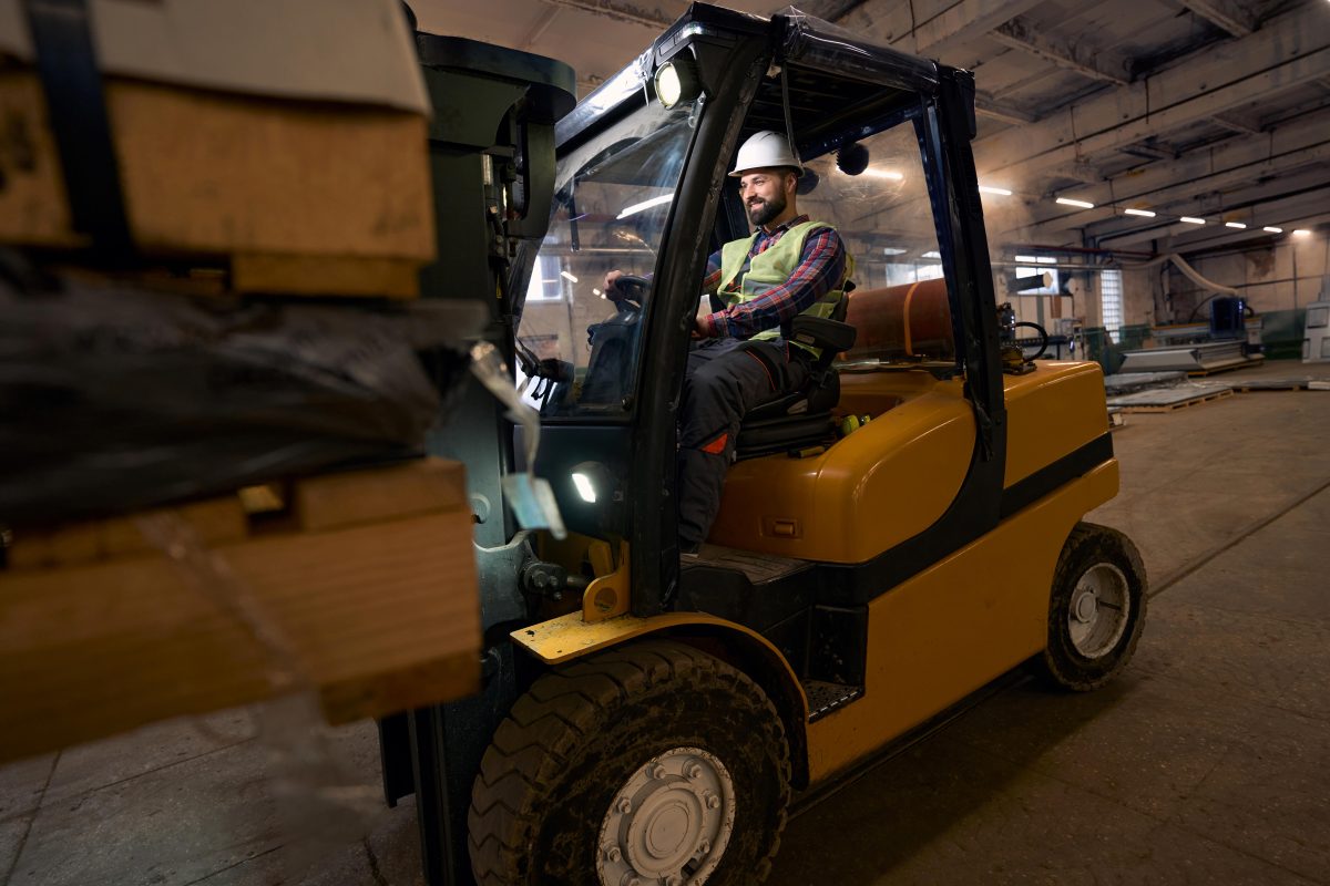 How Automated Forklift Job Transfers Improve Warehouse Efficiency with HRPad