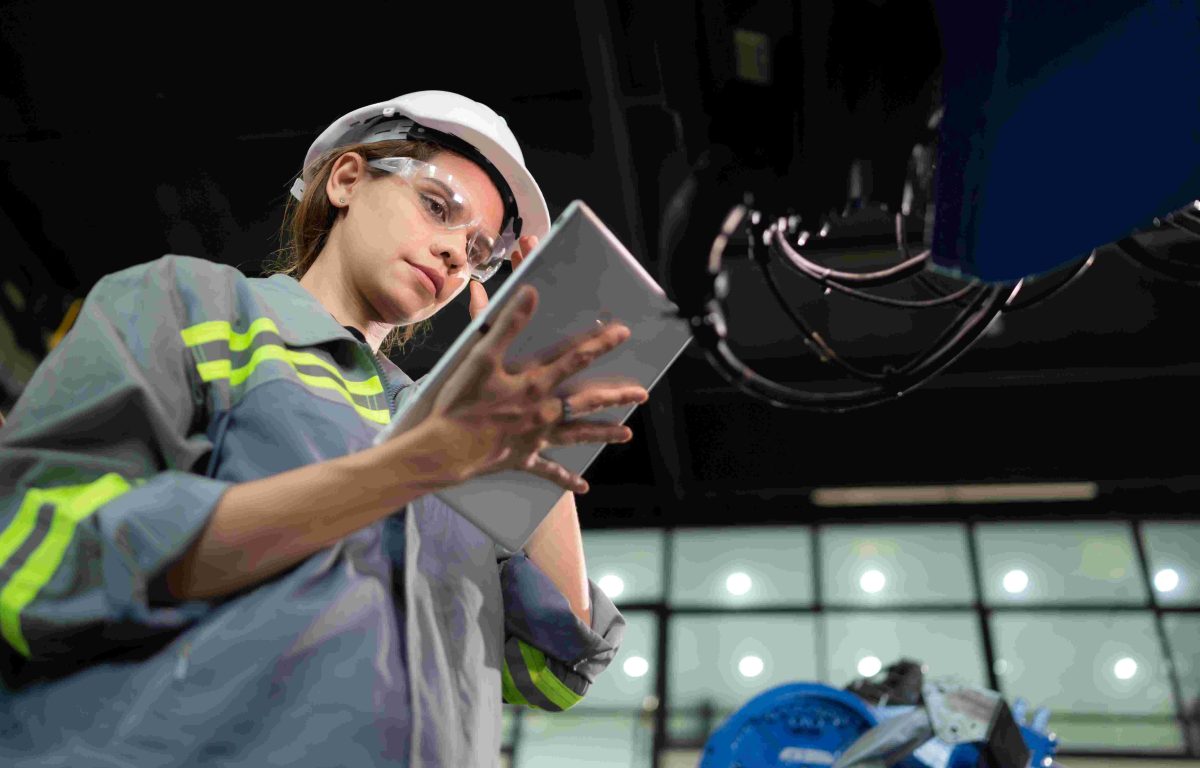 Flexible Work with AI in Manufacturing How CloudApper AI TimeClock Solves the Visibility & Compliance Challenge
